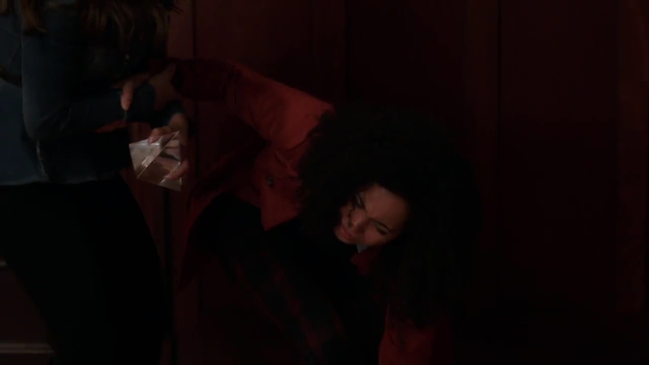 Charmed-Online-dot-nl_Charmed-1x02LetThisMotherOut01833.jpg
