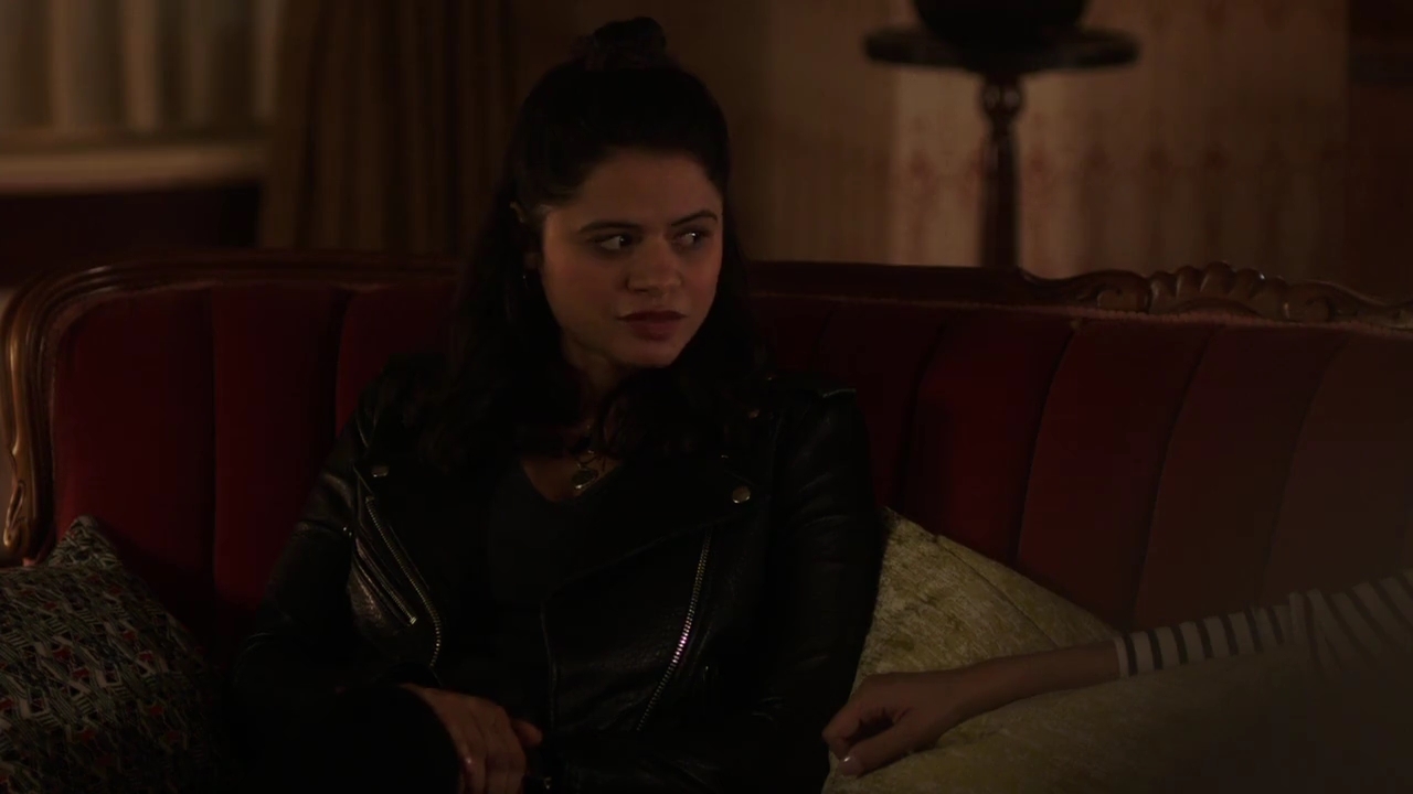 Charmed-Online-dot-nl_Charmed-1x02LetThisMotherOut01887.jpg