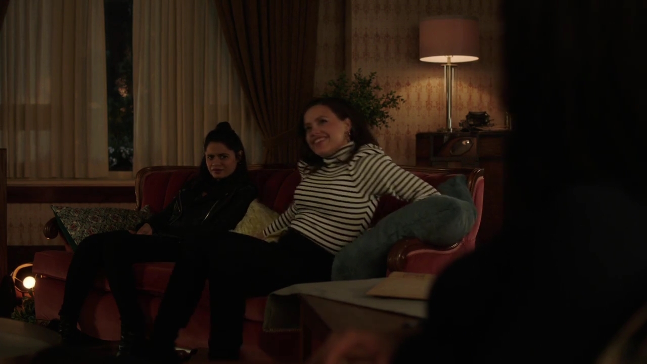 Charmed-Online-dot-nl_Charmed-1x02LetThisMotherOut01895.jpg