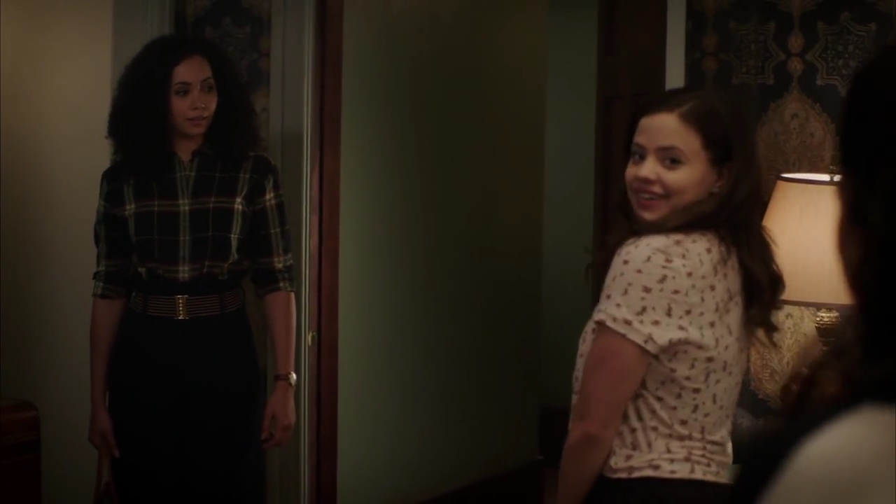 Charmed-Online-dot-nl_Charmed-1x02LetThisMotherOut02185.jpg