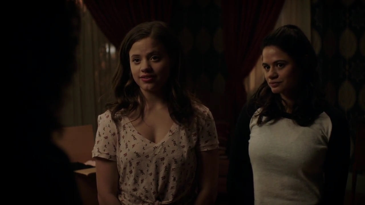 Charmed-Online-dot-nl_Charmed-1x02LetThisMotherOut02200.jpg
