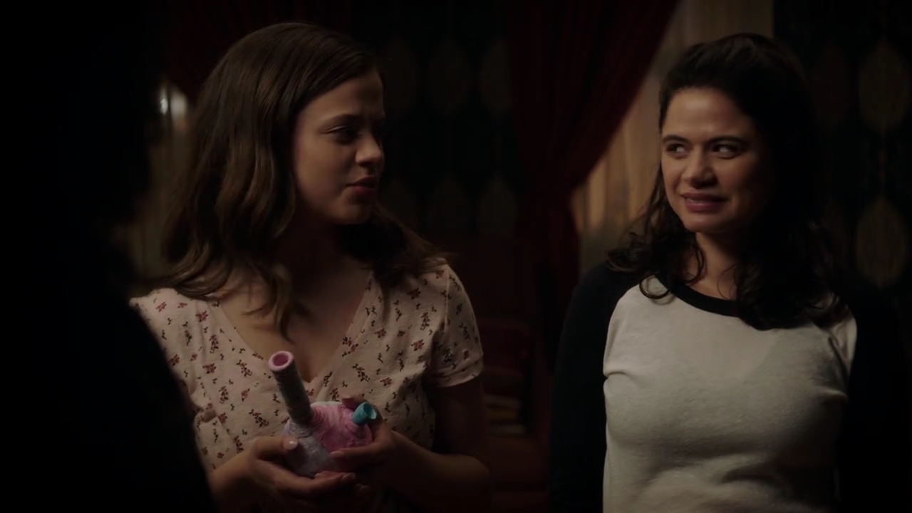 Charmed-Online-dot-nl_Charmed-1x02LetThisMotherOut02219.jpg