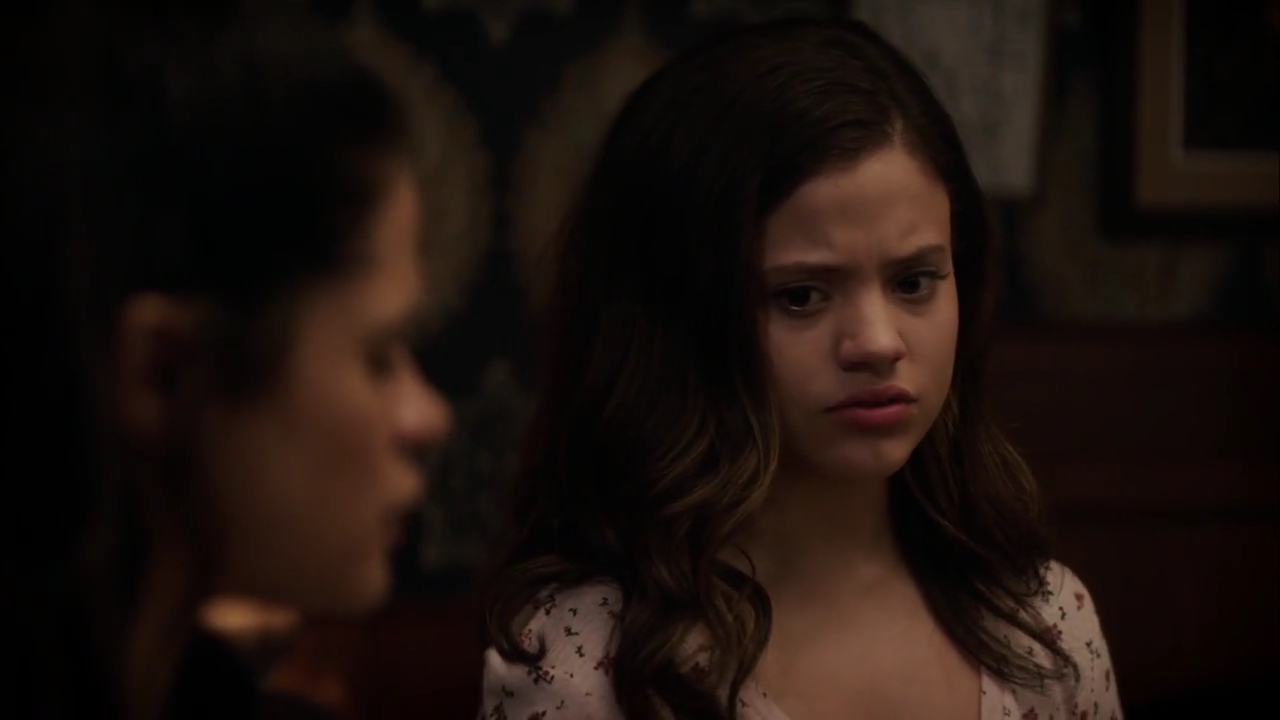 Charmed-Online-dot-nl_Charmed-1x02LetThisMotherOut02268.jpg