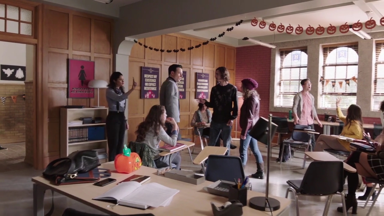 Charmed-Online-dot-nl_Charmed-1x03SweetTooth00615.jpg