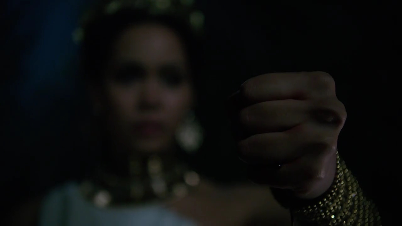 Charmed-Online-dot-nl_Charmed-1x03SweetTooth01946.jpg