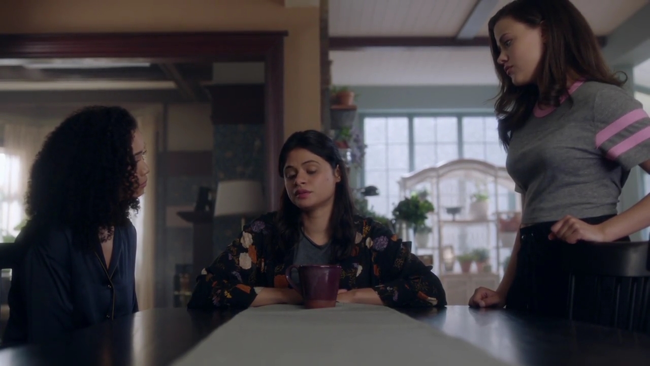 Charmed-Online-dot-nl_Charmed-1x04ExorciseYourDemons02279.jpg