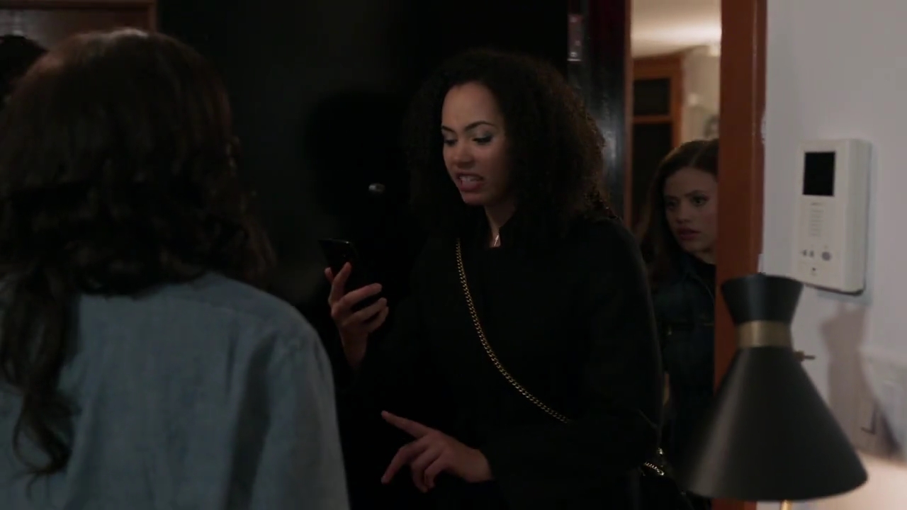 Charmed-Online-dot-nl_Charmed-1x05OtherWoman01547.jpg