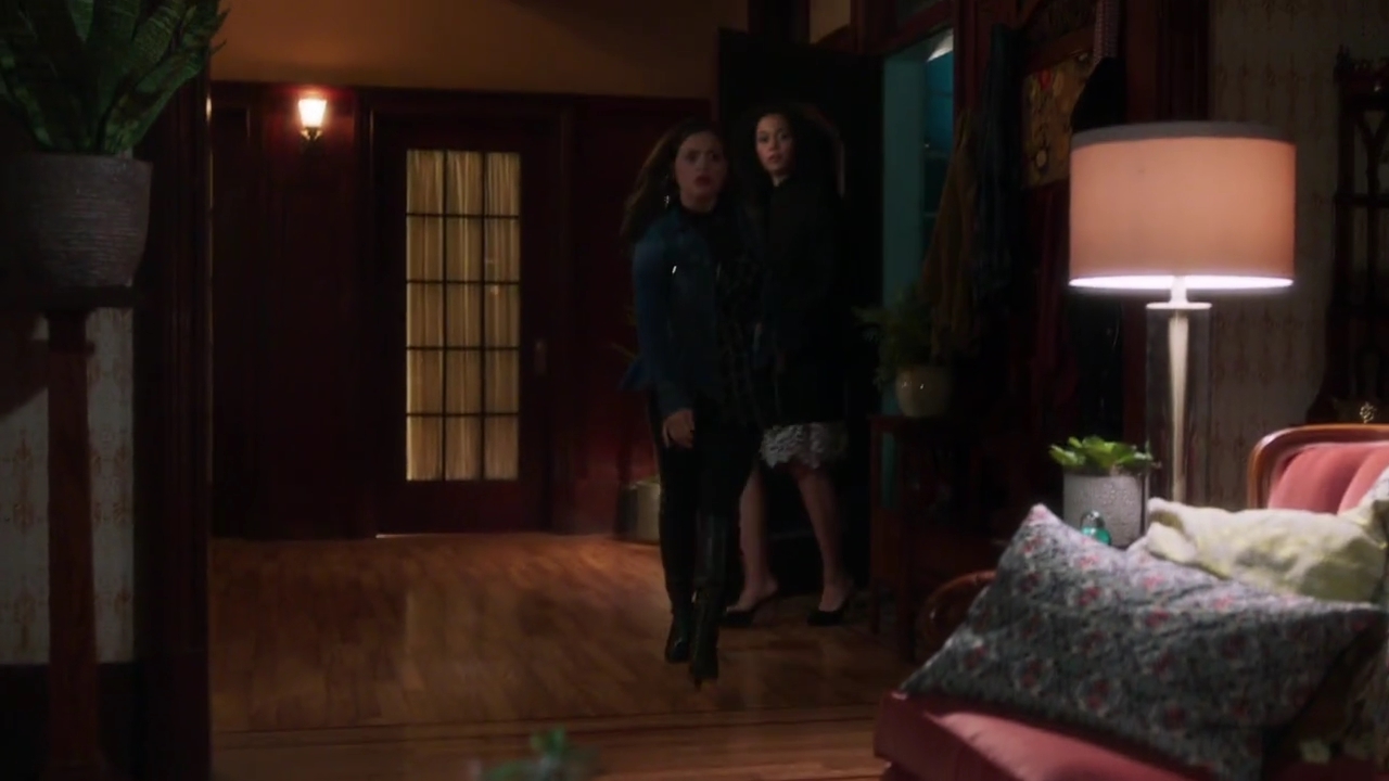 Charmed-Online-dot-nl_Charmed-1x05OtherWoman01675.jpg