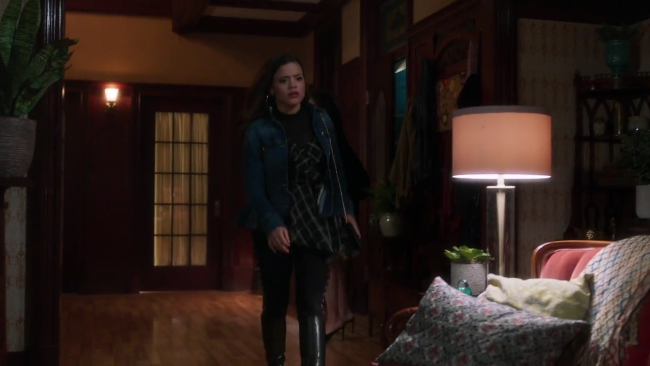 Charmed-Online-dot-nl_Charmed-1x05OtherWoman01676.jpg
