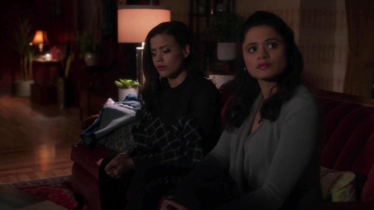 Charmed-Online-dot-nl_Charmed-1x05OtherWoman01729.jpg