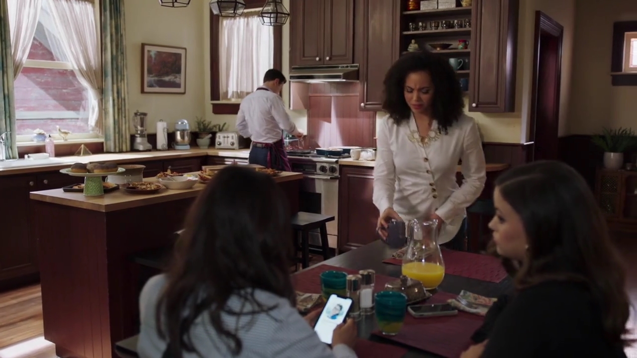 Charmed-Online-dot-nl_Charmed-1x05OtherWoman02039.jpg