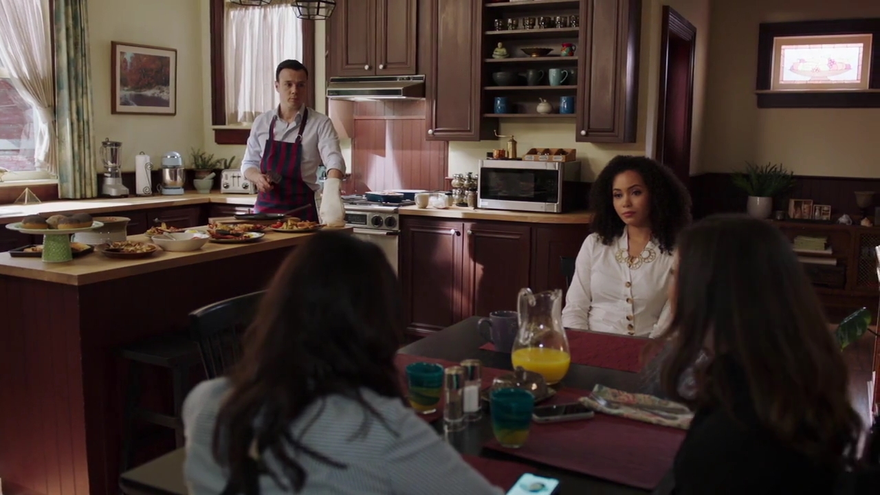 Charmed-Online-dot-nl_Charmed-1x05OtherWoman02077.jpg