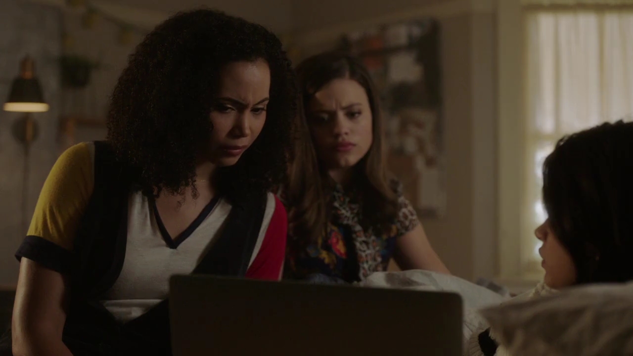 Charmed-Online-dot-nl_Charmed-1x06KappaSpirit00034.jpg