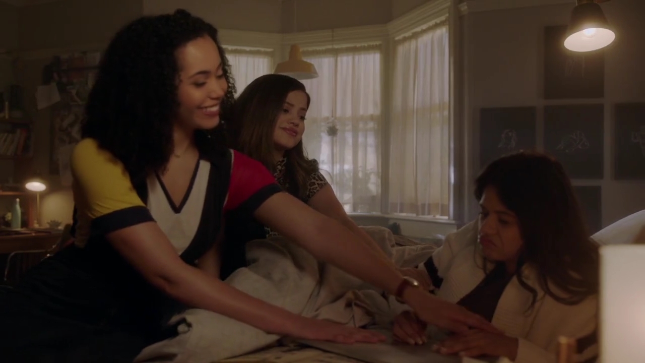 Charmed-Online-dot-nl_Charmed-1x06KappaSpirit00071.jpg