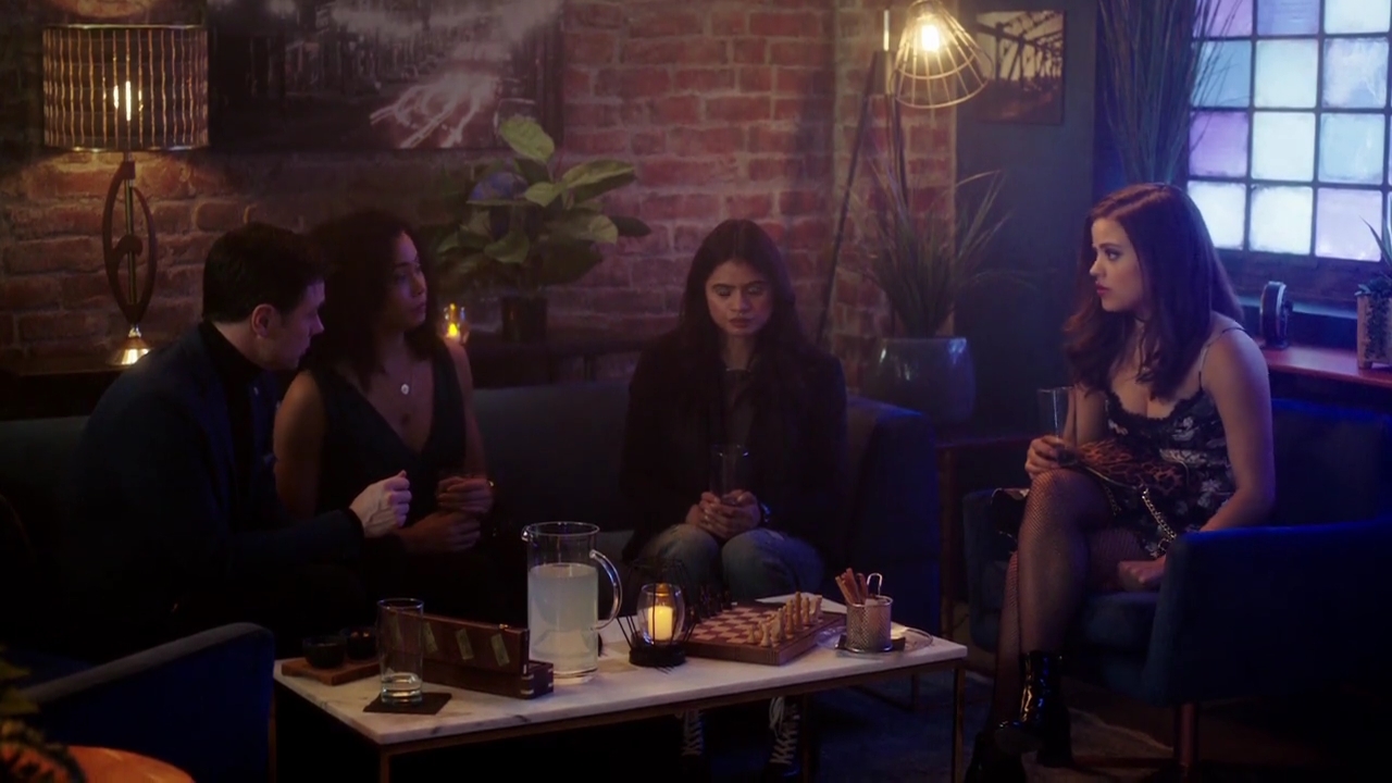 Charmed-Online-dot-nl_Charmed-1x06KappaSpirit00211.jpg