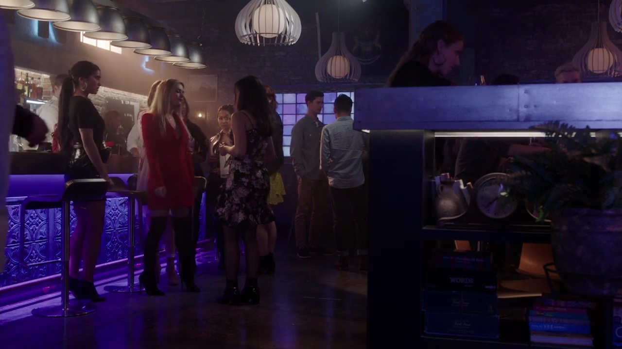 Charmed-Online-dot-nl_Charmed-1x06KappaSpirit00227.jpg