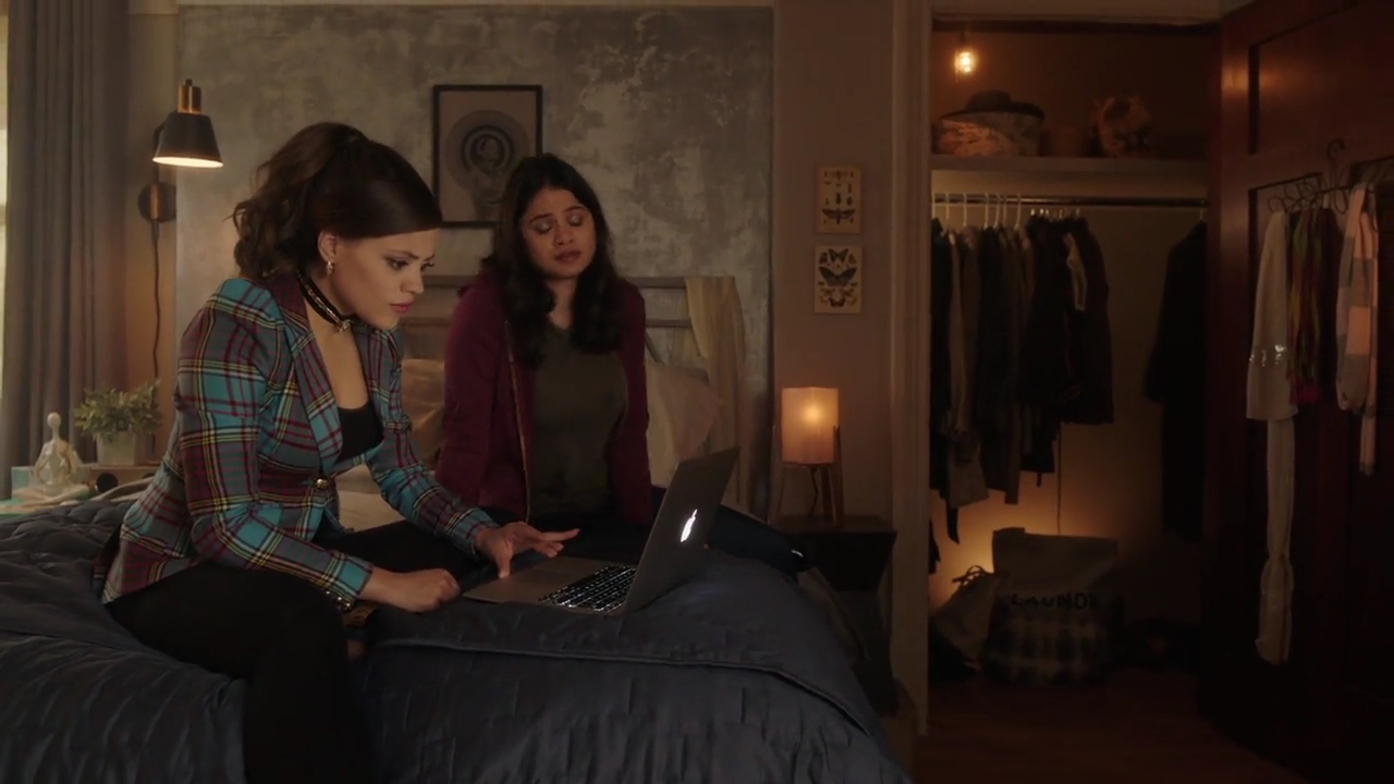 Charmed-Online-dot-nl_Charmed-1x06KappaSpirit00562.jpg