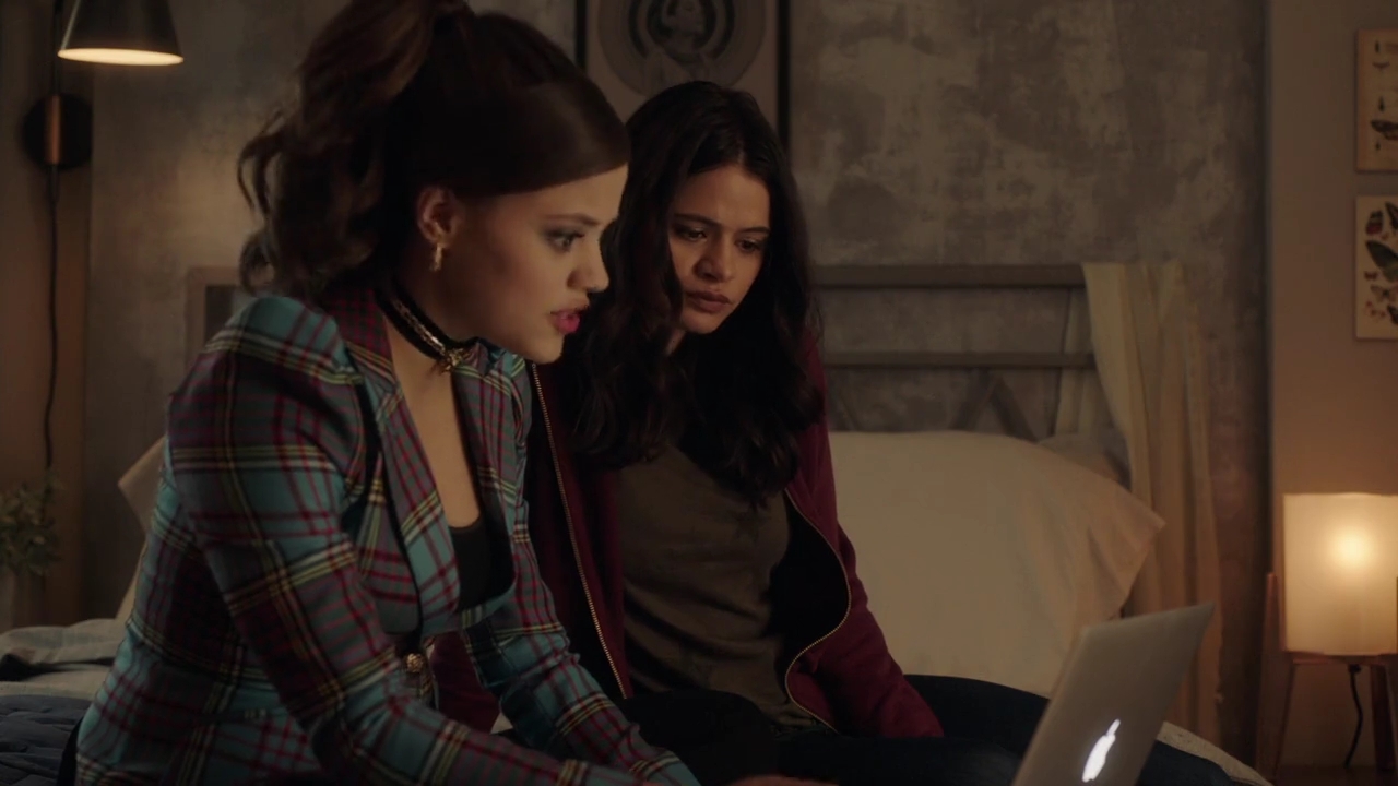 Charmed-Online-dot-nl_Charmed-1x06KappaSpirit00566.jpg