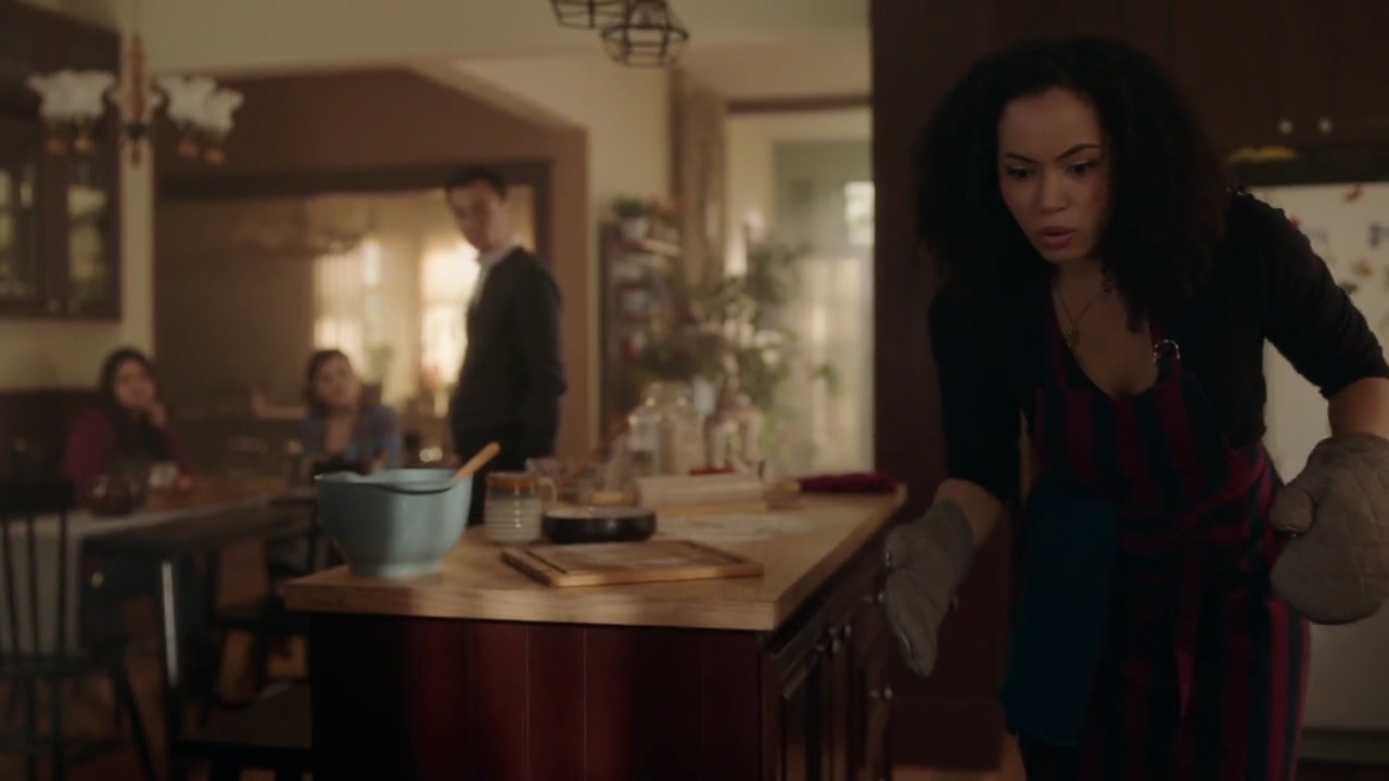 Charmed-Online-dot-nl_Charmed-1x06KappaSpirit00617.jpg
