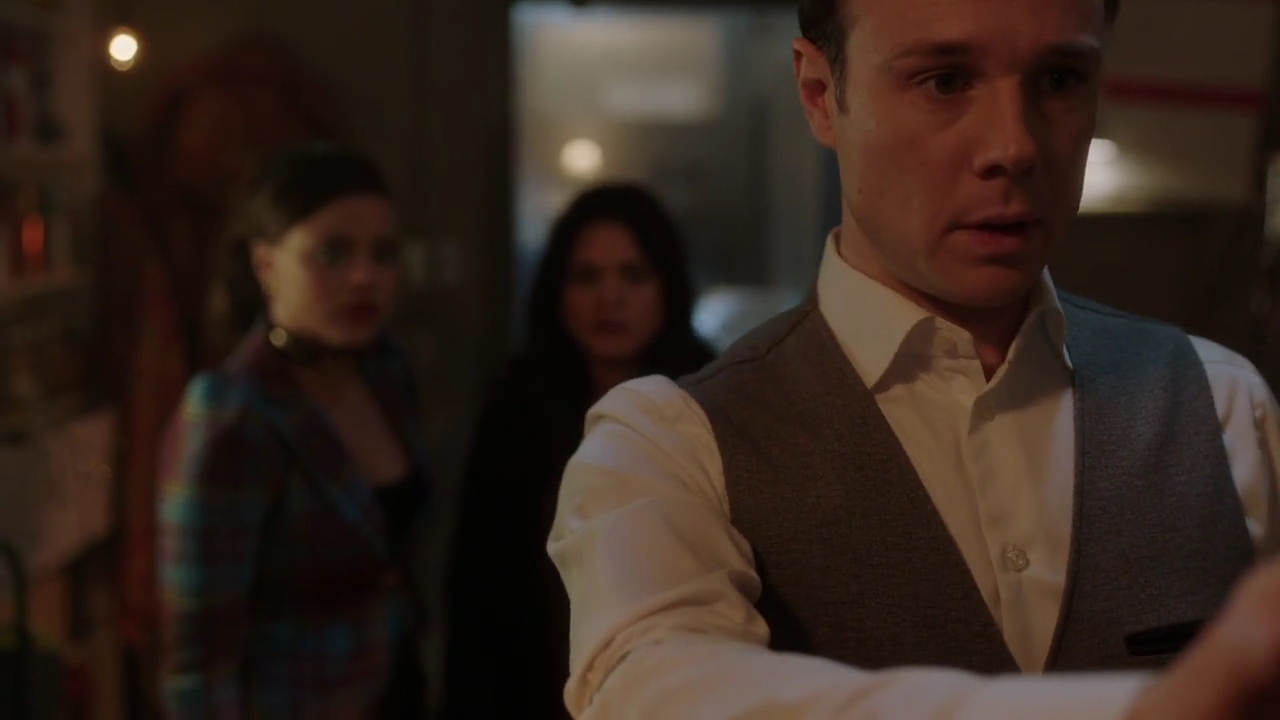 Charmed-Online-dot-nl_Charmed-1x06KappaSpirit01302.jpg