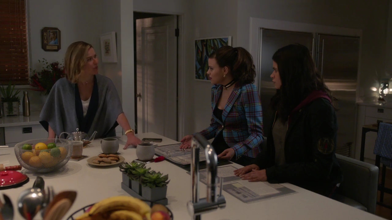 Charmed-Online-dot-nl_Charmed-1x06KappaSpirit01513.jpg