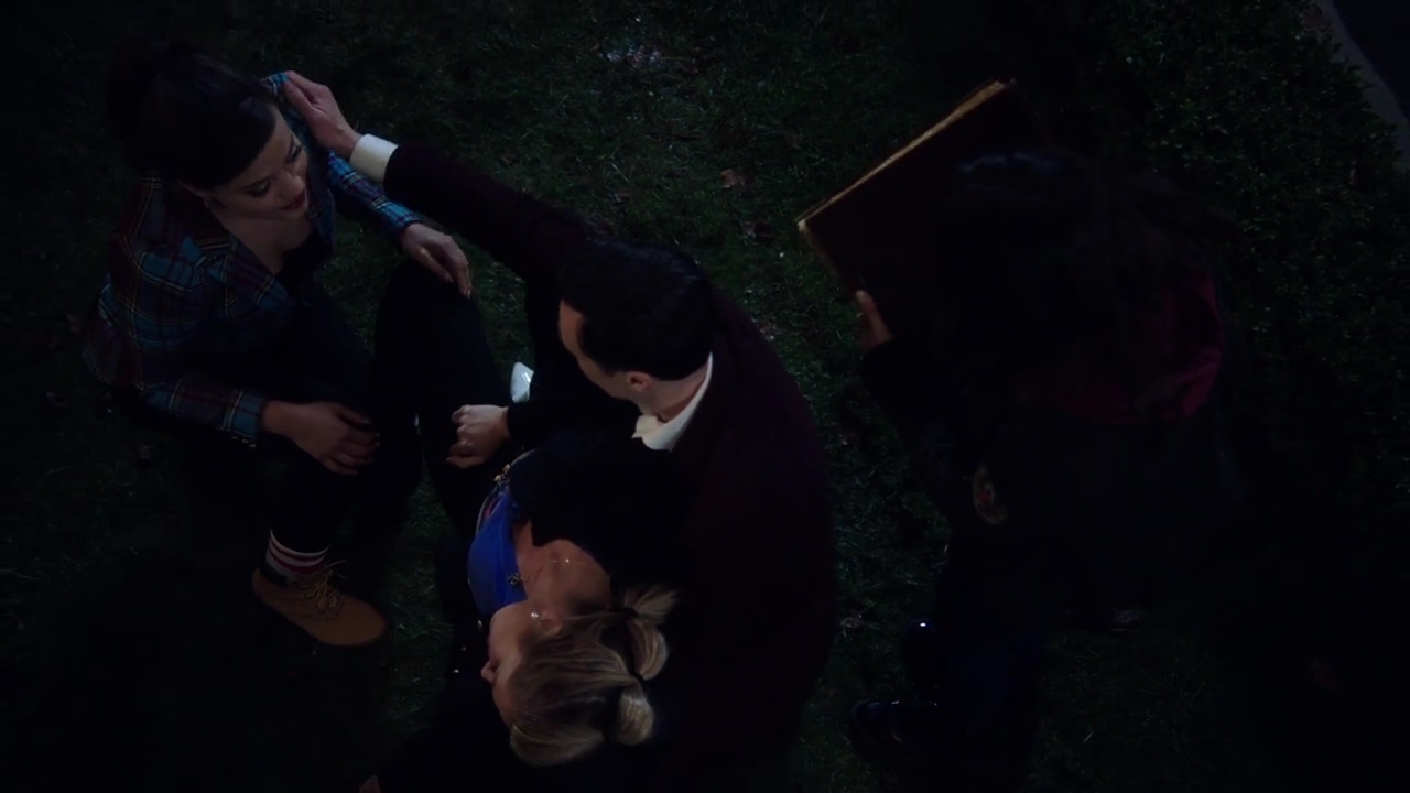 Charmed-Online-dot-nl_Charmed-1x06KappaSpirit01957.jpg