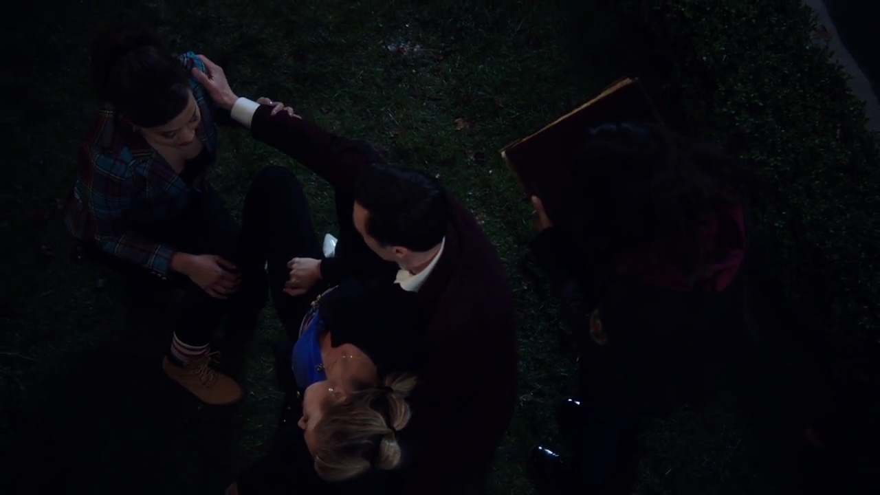 Charmed-Online-dot-nl_Charmed-1x06KappaSpirit01958.jpg