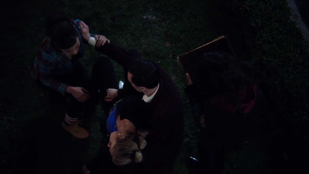 Charmed-Online-dot-nl_Charmed-1x06KappaSpirit01959.jpg