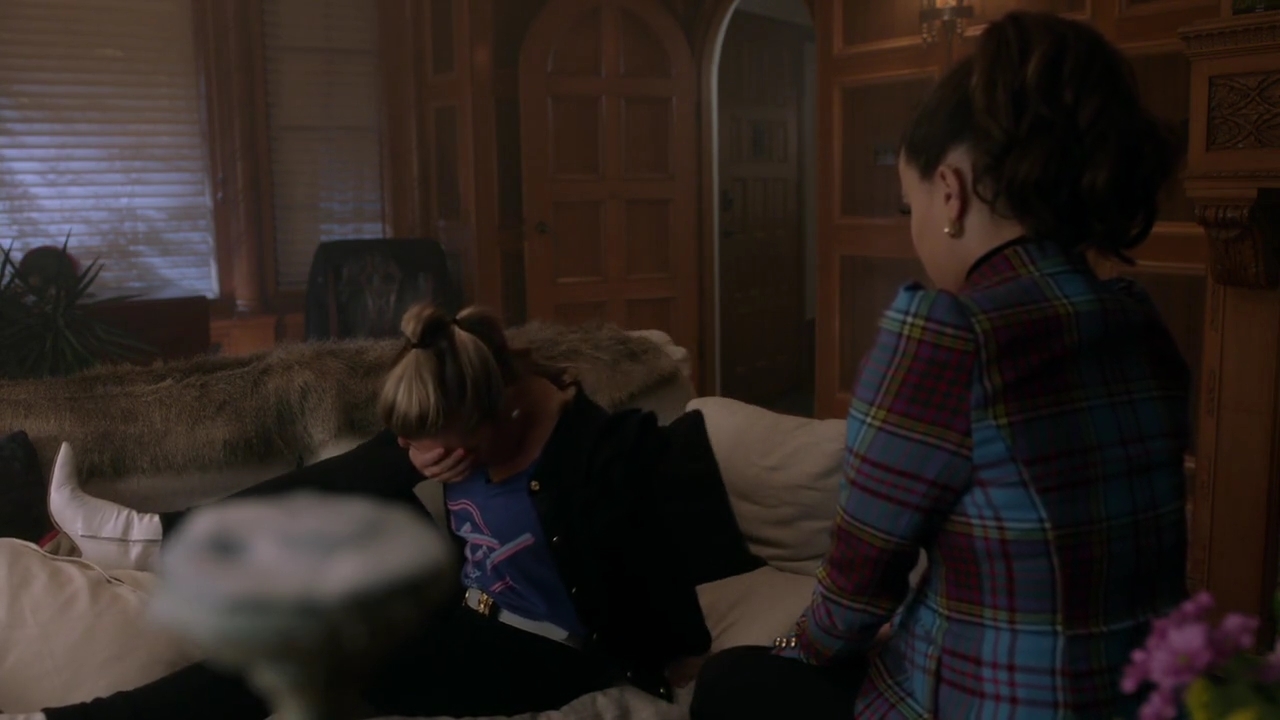 Charmed-Online-dot-nl_Charmed-1x06KappaSpirit01976.jpg