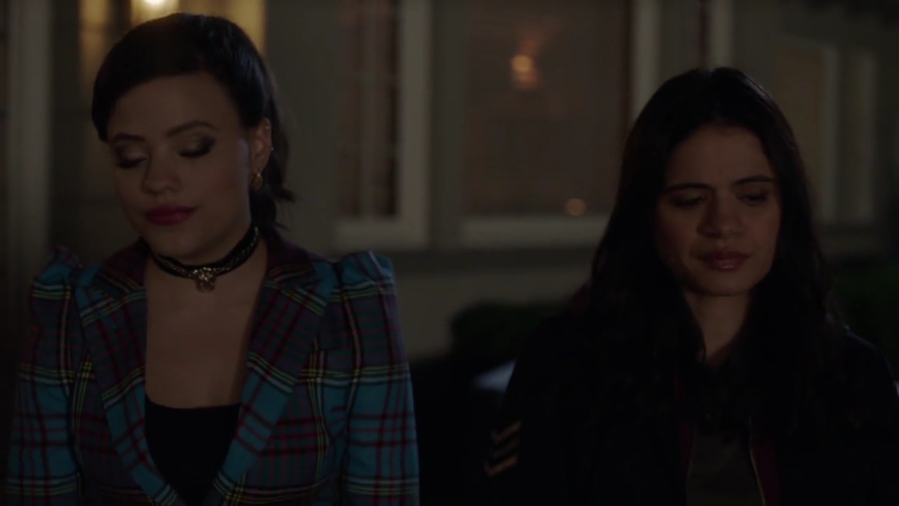 Charmed-Online-dot-nl_Charmed-1x06KappaSpirit02034.jpg