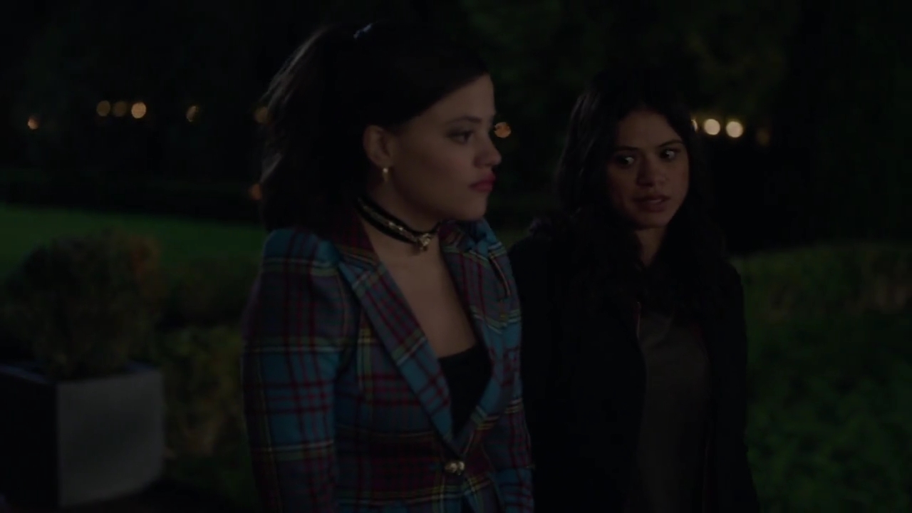 Charmed-Online-dot-nl_Charmed-1x06KappaSpirit02047.jpg