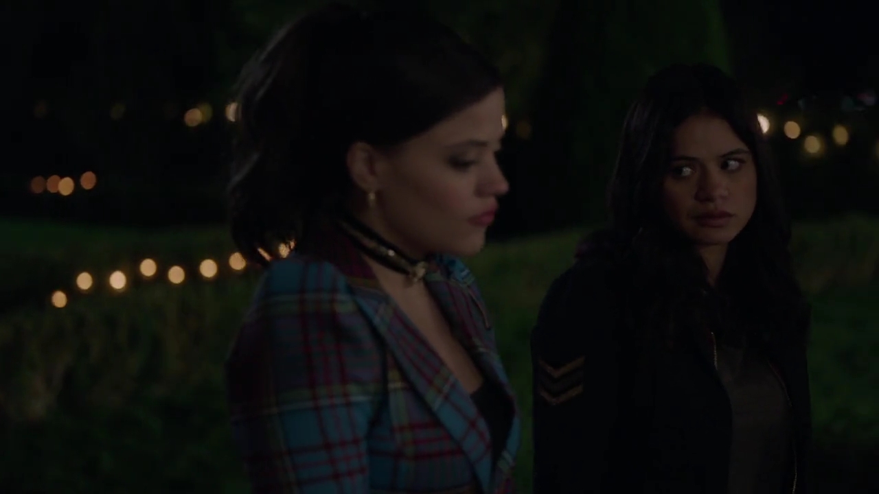 Charmed-Online-dot-nl_Charmed-1x06KappaSpirit02049.jpg