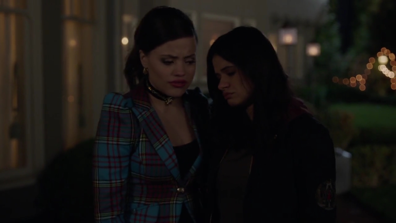 Charmed-Online-dot-nl_Charmed-1x06KappaSpirit02057.jpg