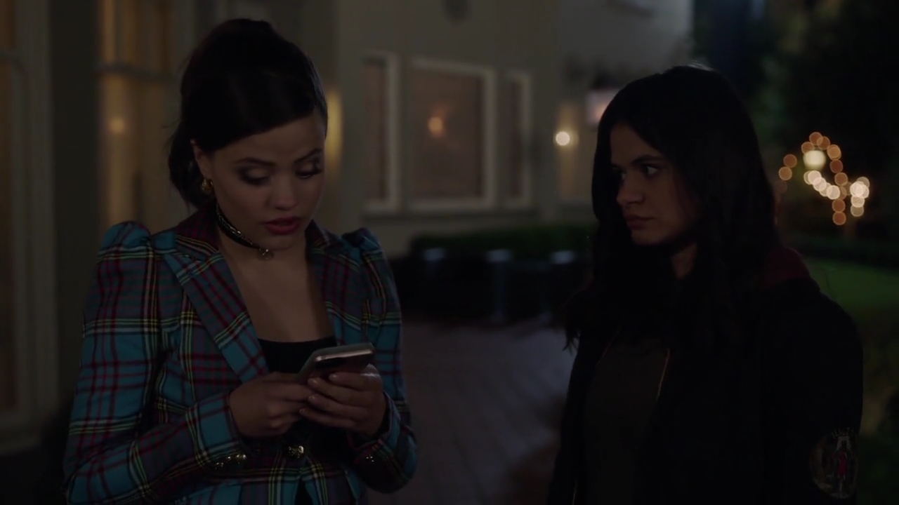 Charmed-Online-dot-nl_Charmed-1x06KappaSpirit02099.jpg