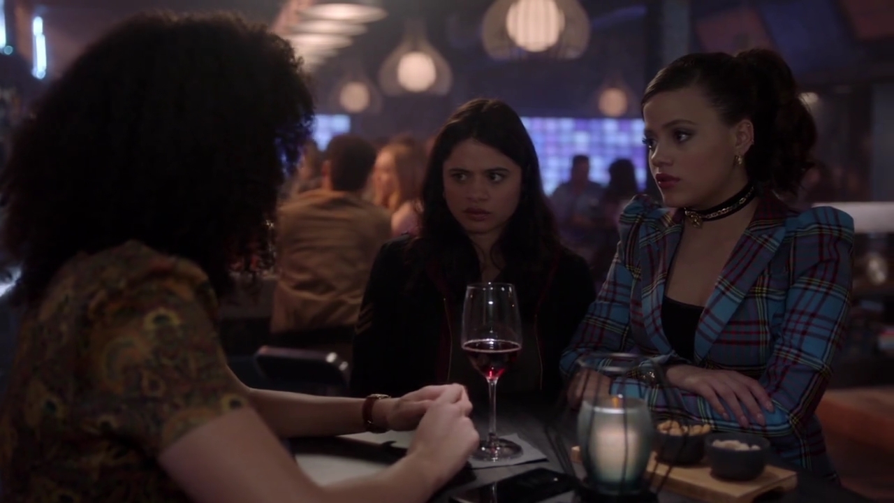 Charmed-Online-dot-nl_Charmed-1x06KappaSpirit02128.jpg