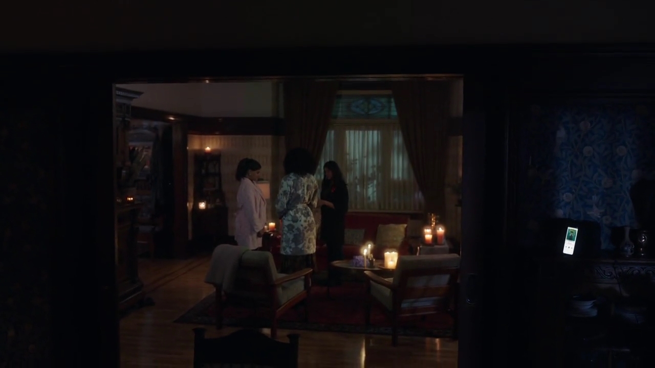 Charmed-Online-dot-nl_Charmed-1x06KappaSpirit02193.jpg