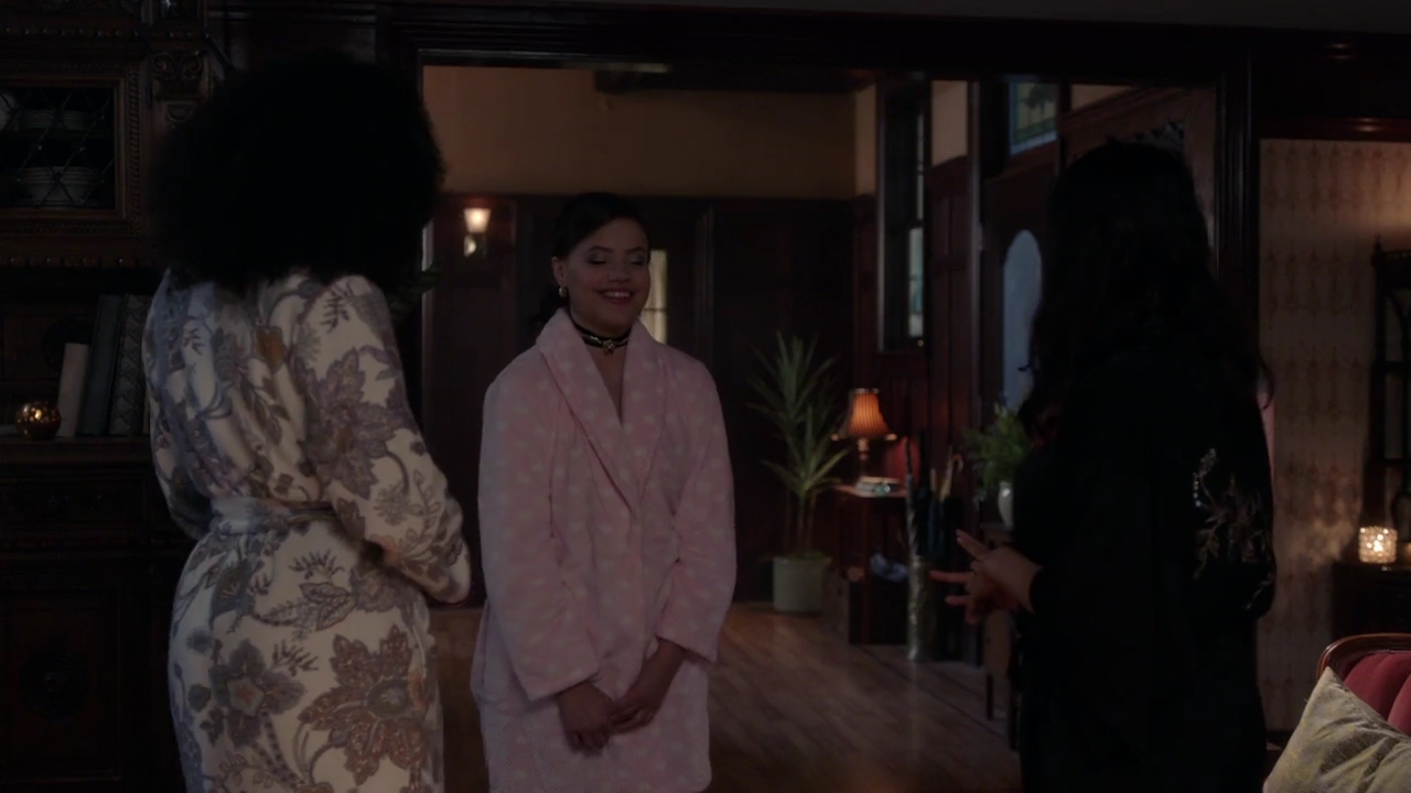 Charmed-Online-dot-nl_Charmed-1x06KappaSpirit02197.jpg