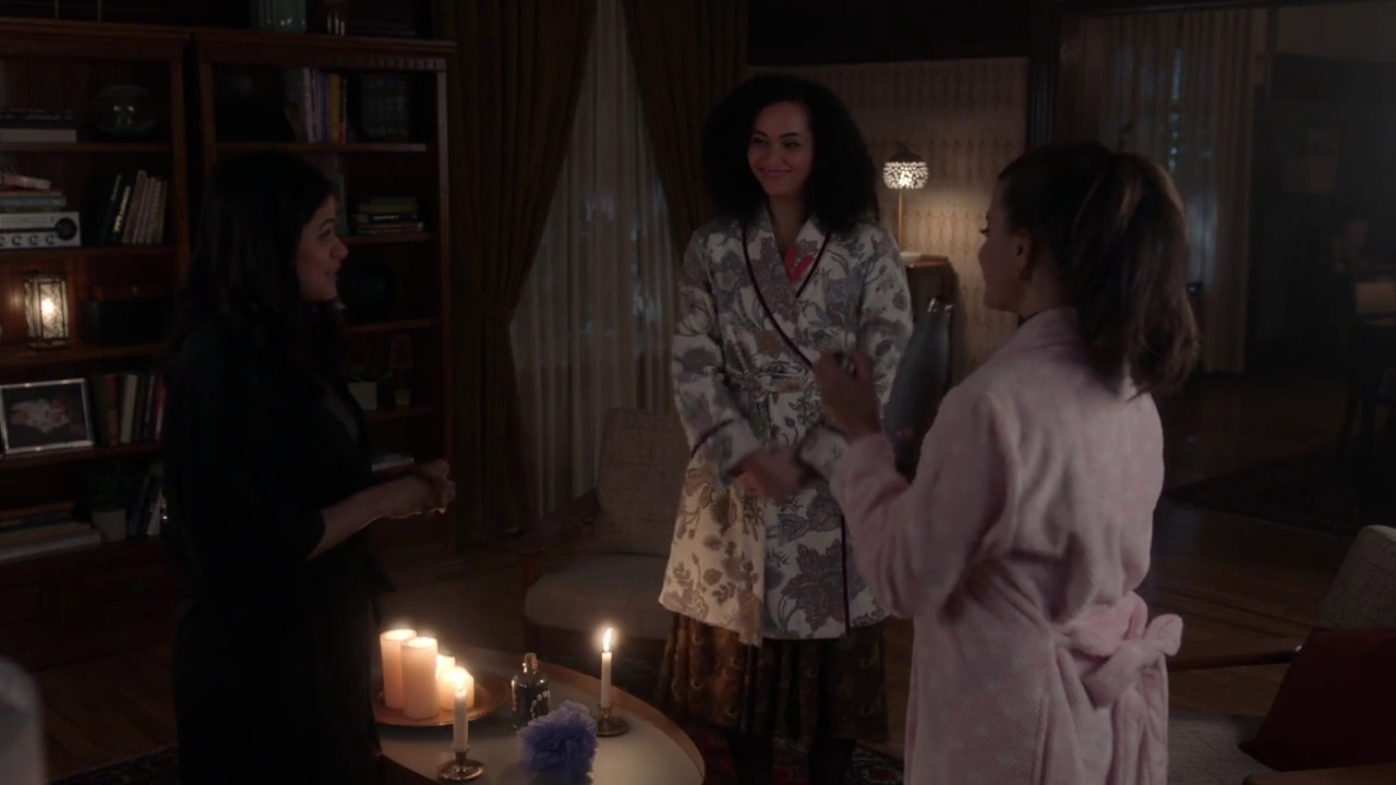 Charmed-Online-dot-nl_Charmed-1x06KappaSpirit02217.jpg