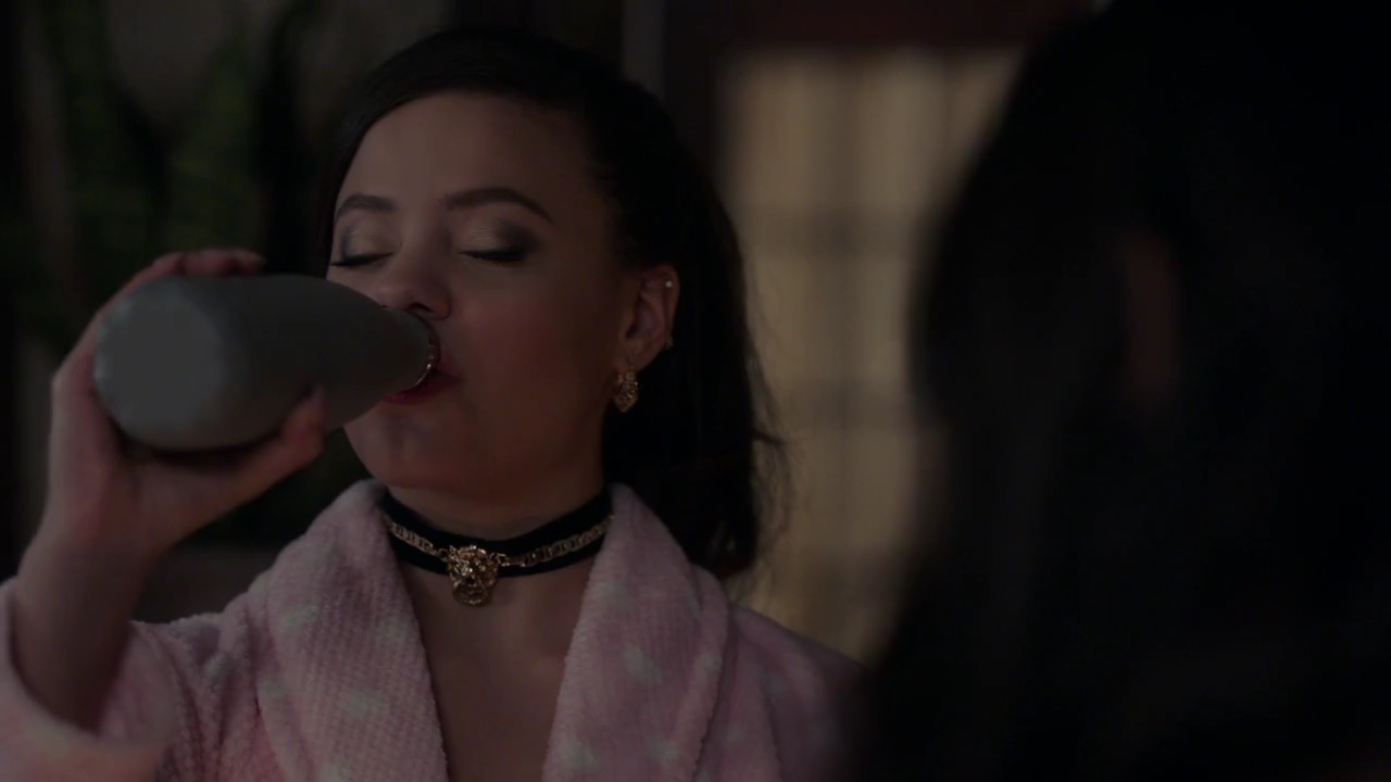 Charmed-Online-dot-nl_Charmed-1x06KappaSpirit02219.jpg