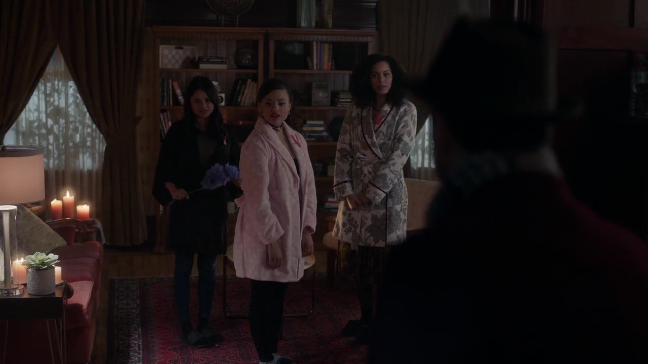 Charmed-Online-dot-nl_Charmed-1x06KappaSpirit02261.jpg