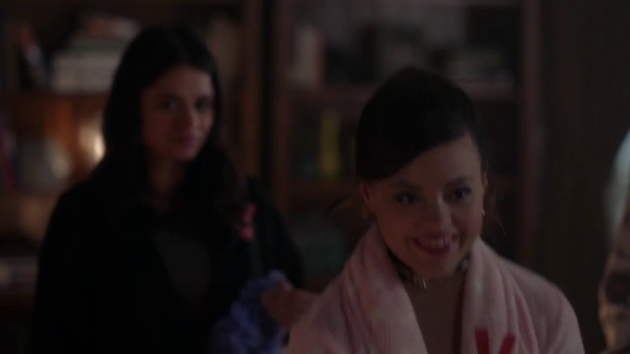Charmed-Online-dot-nl_Charmed-1x06KappaSpirit02285.jpg