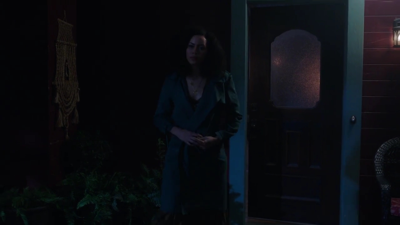 Charmed-Online-dot-nl_Charmed-1x06KappaSpirit02368.jpg