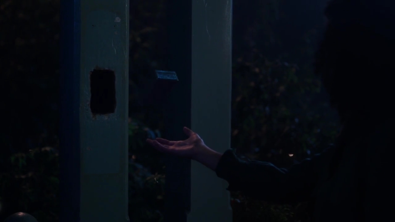 Charmed-Online-dot-nl_Charmed-1x06KappaSpirit02387.jpg