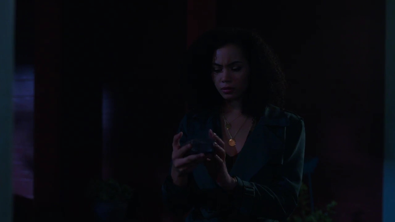 Charmed-Online-dot-nl_Charmed-1x06KappaSpirit02395.jpg