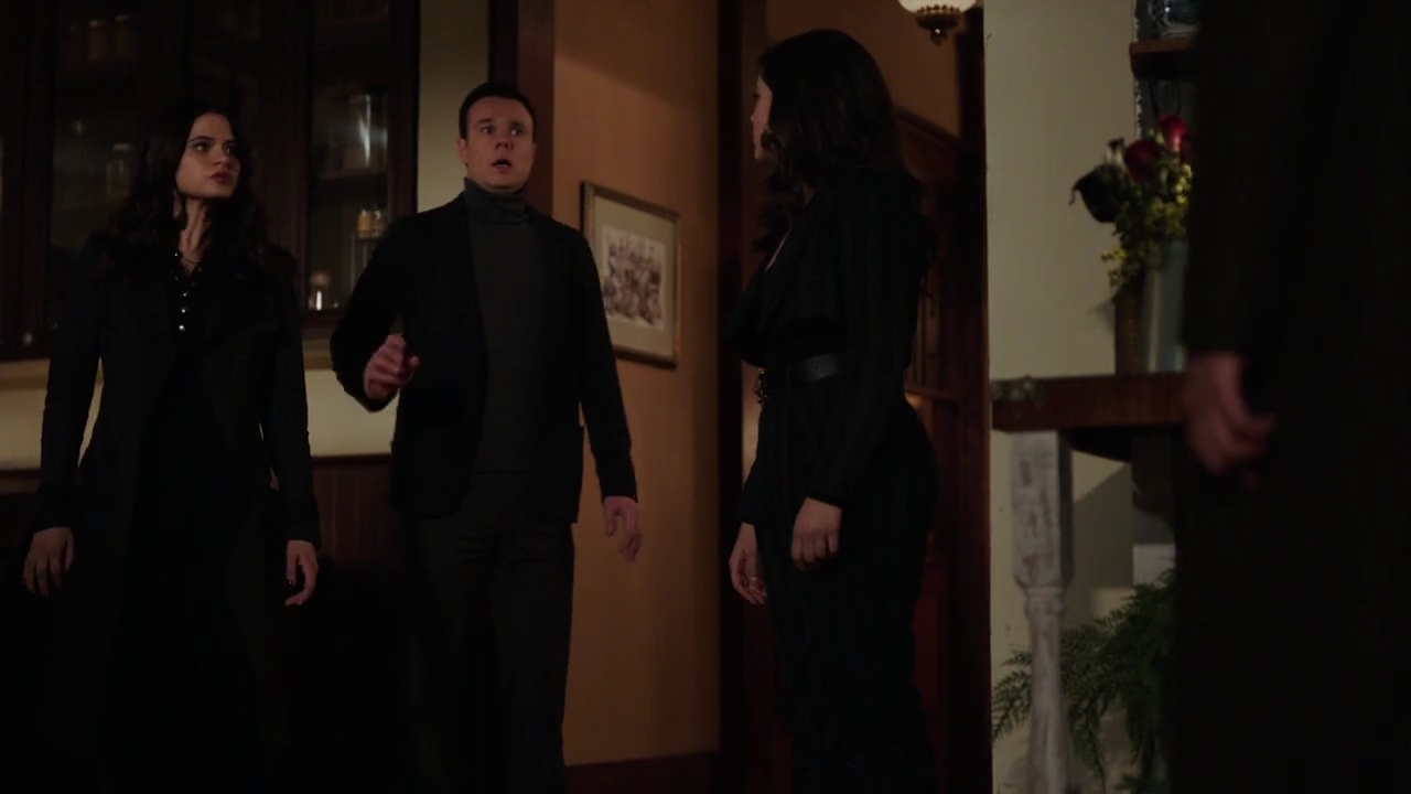Charmed-Online-dot-nl_Charmed-1x07OutofScythe01400.jpg