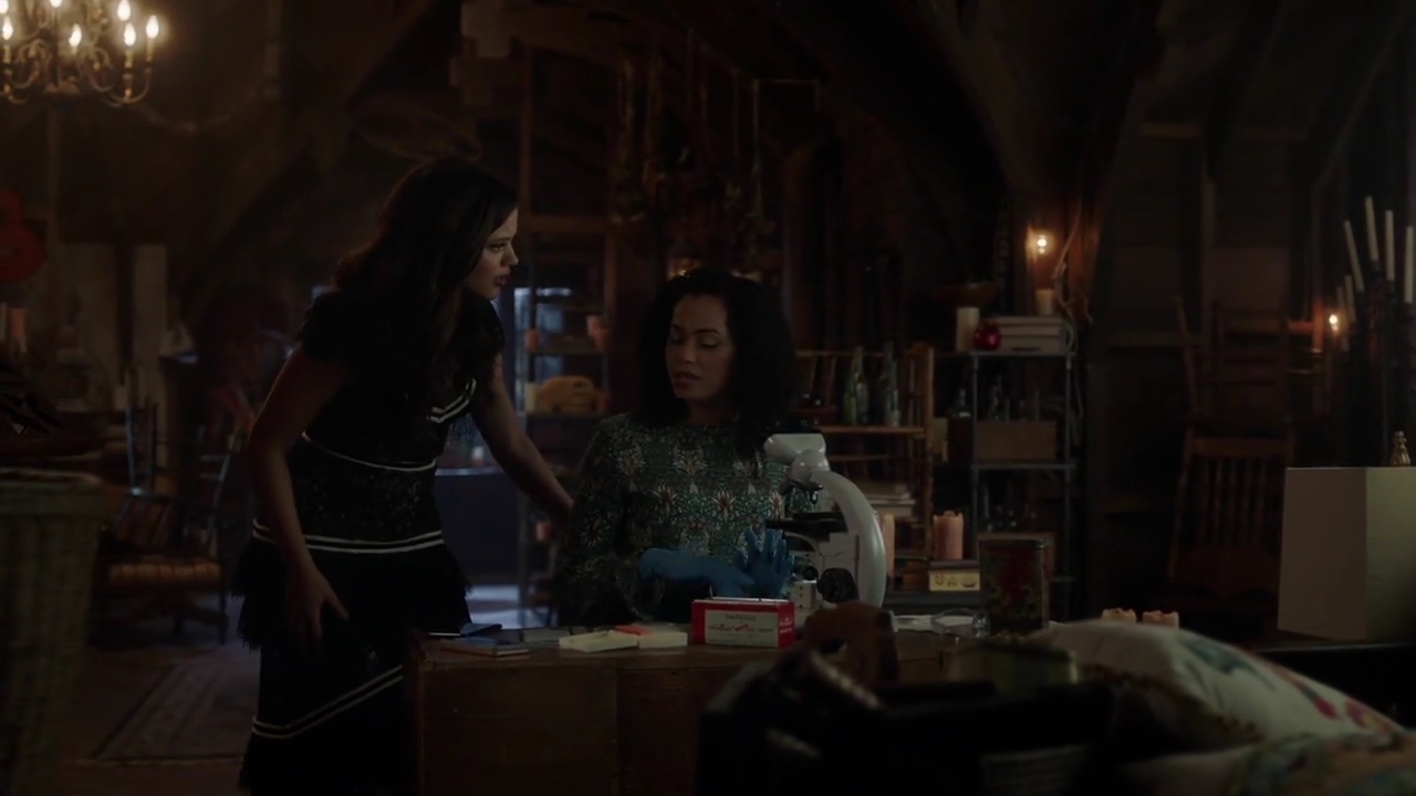 Charmed-Online-dot-nl_Charmed-1x08BugABoo01089.jpg Charmed-Online-dot-nl_Charmed-1x08BugABoo01089.jpg