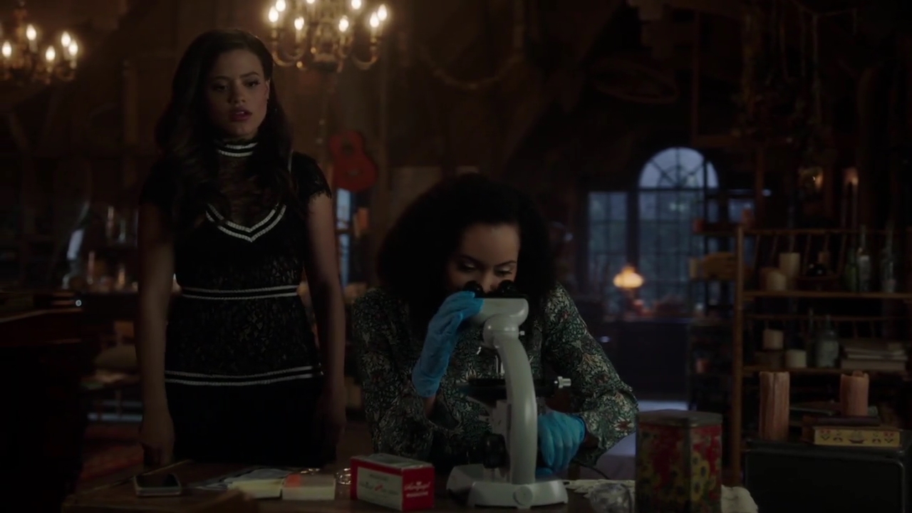 Charmed-Online-dot-nl_Charmed-1x08BugABoo01132.jpg
