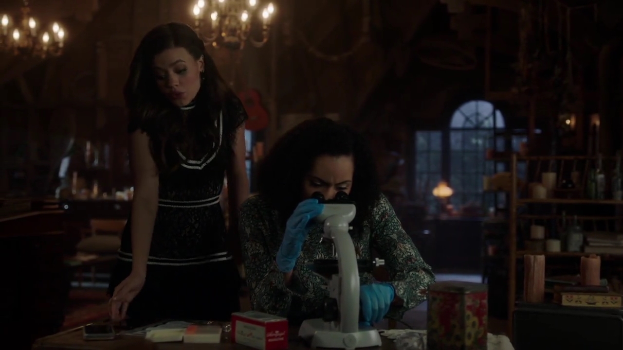 Charmed-Online-dot-nl_Charmed-1x08BugABoo01134.jpg