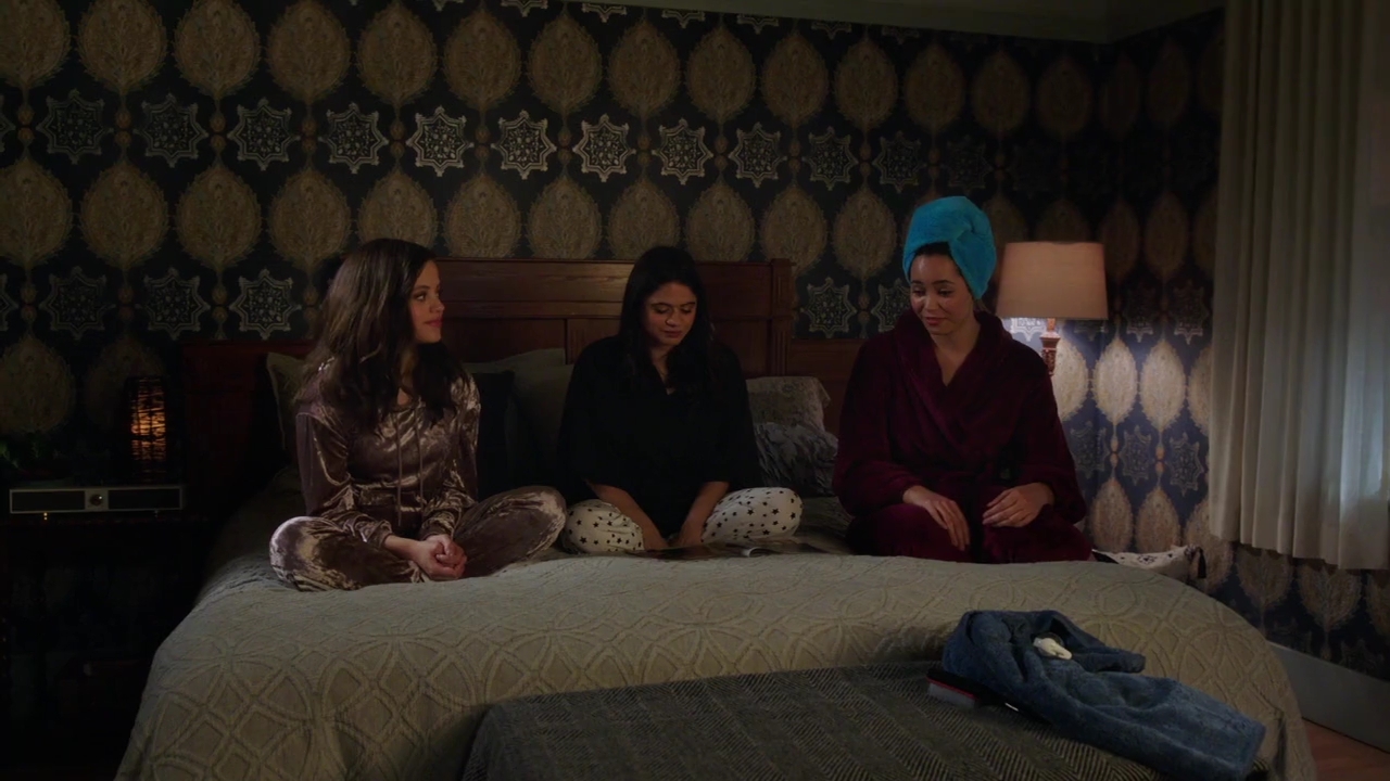 Charmed-Online-dot-nl_Charmed-1x08BugABoo01962.jpg Charmed-Online-dot-nl_Charmed-1x08BugABoo01962.jpg