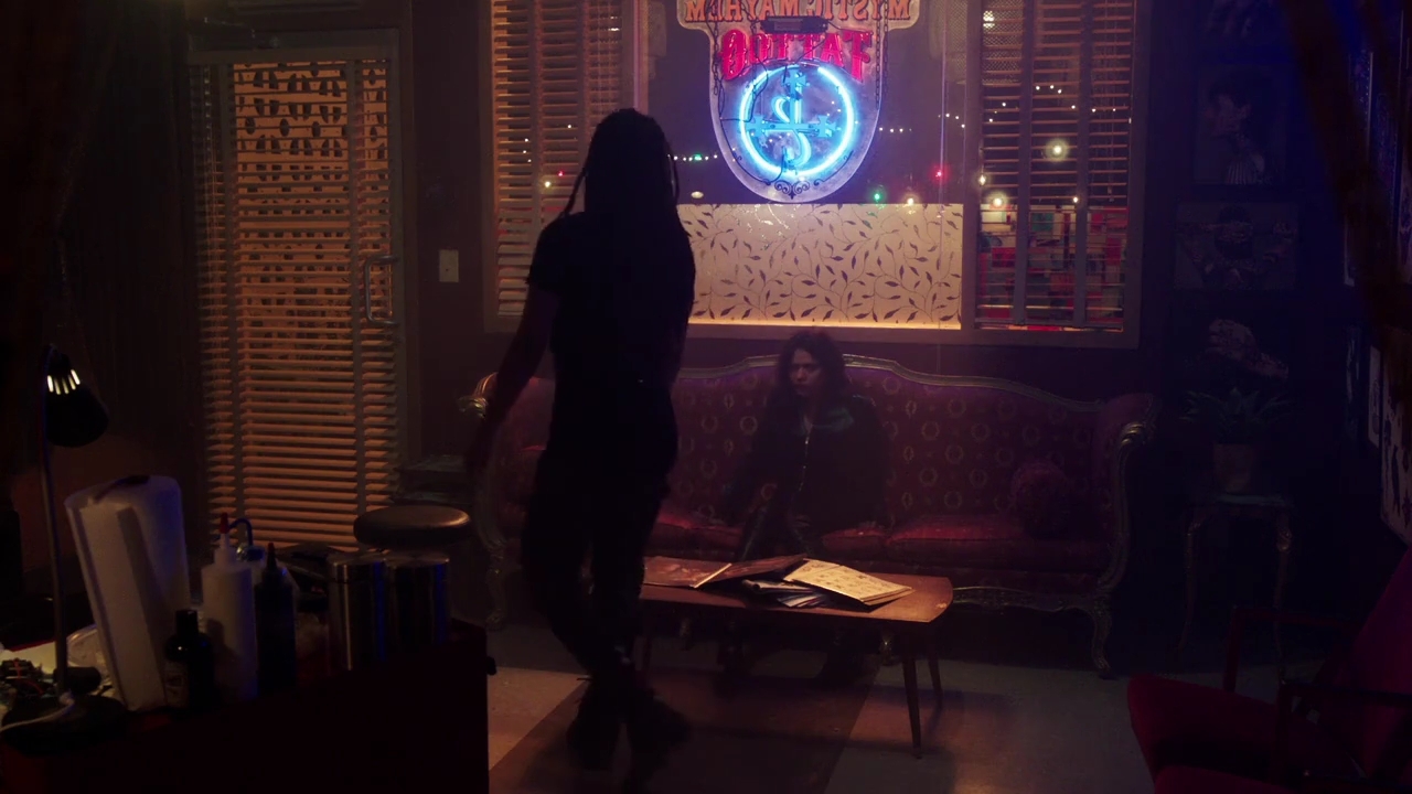 Charmed-Online-dot-nl_Charmed-1x09JingleHell00014.jpg